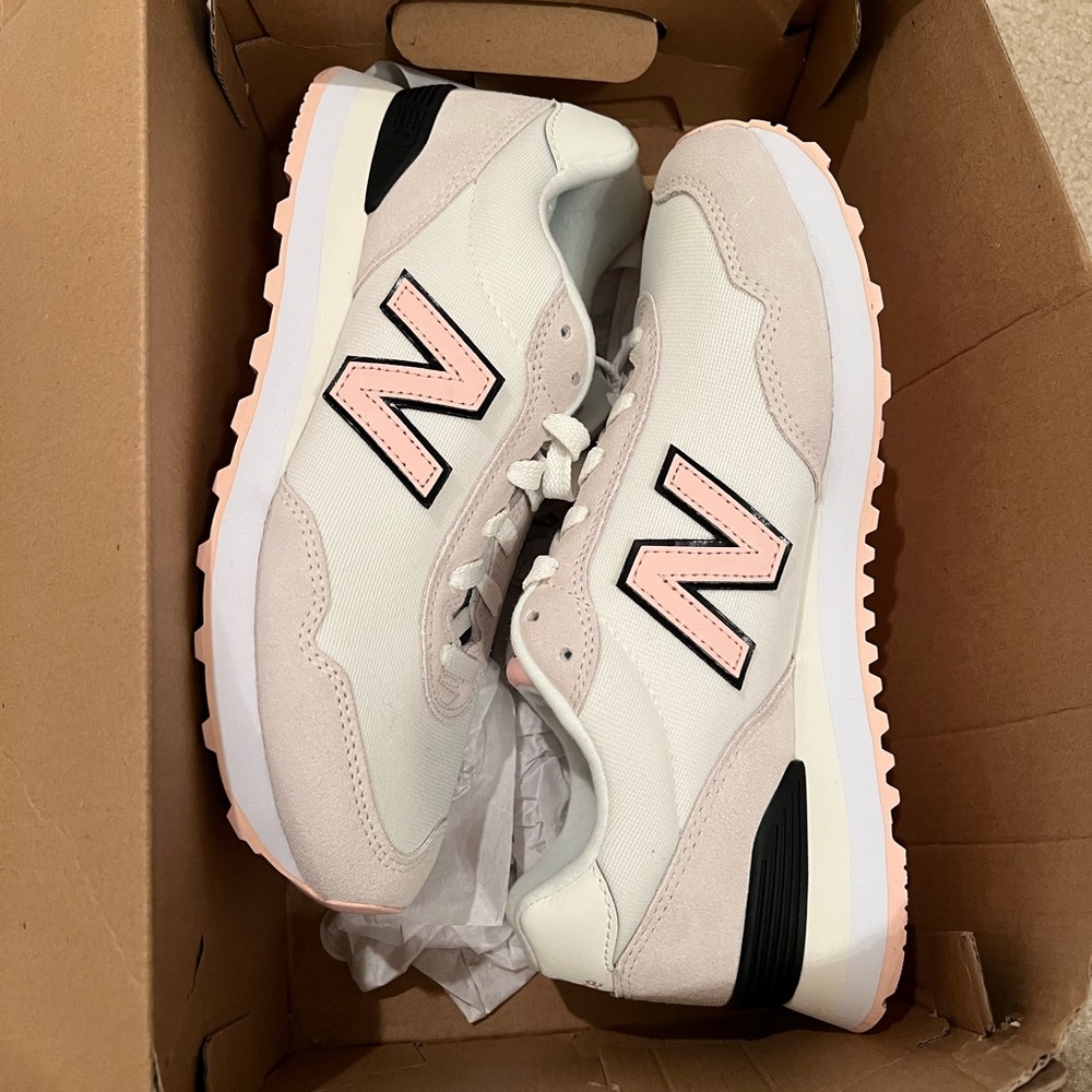 Women’s New Balance Sneakers 9